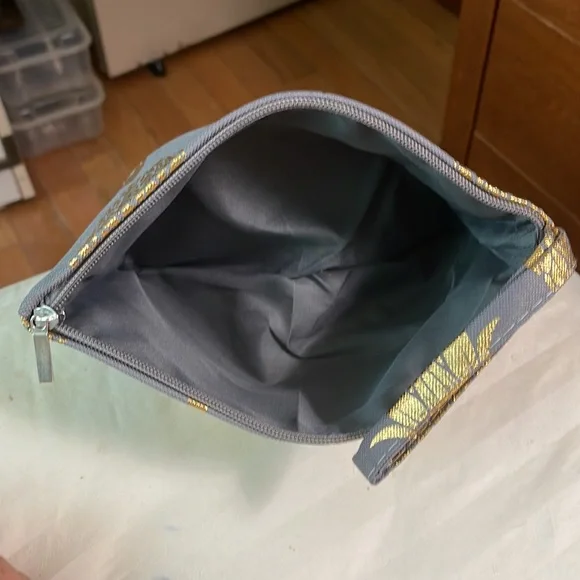 Pineapple Tote and Pouch Set - Picture 5 of 10